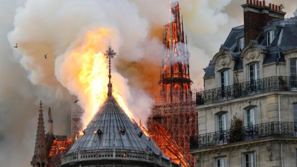 حريق كاتدرائية نوتردام في فرنسا…اخر التصريحات