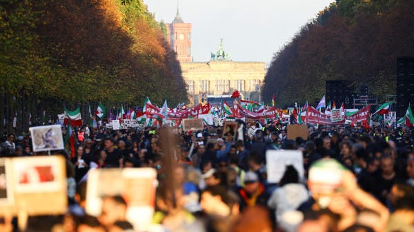 احتجاج مناهض للنظام الإيراني يجذب عشرات الآلاف في برلين