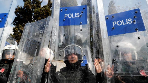 مع بدء تطبيق قانون “مثير” للجدل.. تركيا توقف 10 صحافيين