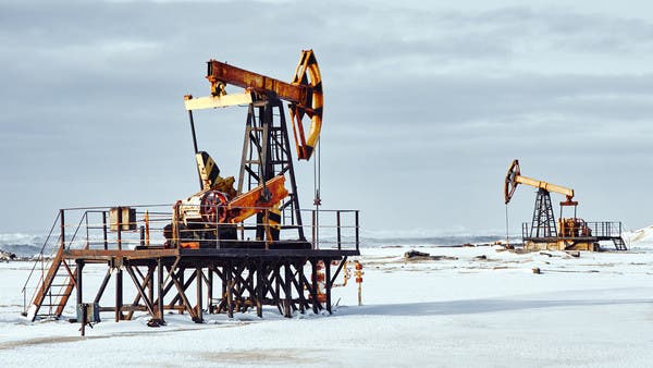 أسعار النفط تبدأ الأسبوع على ارتفاع وسط توقعات بشح الإمدادات 