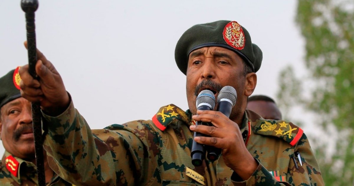 البرهان يحذر سياسيي السودان من الحديث عن الجيش ويطالبهم بإصلاح أحزابهم . الجمال نيوز