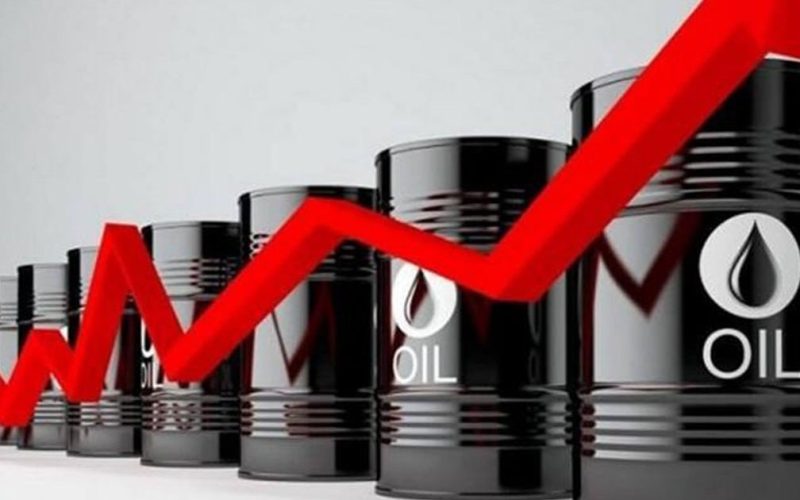 النفط يقفز بأكثر من 4 في المئة وتوقعات بالمزيد من الارتفاعات . الجمال نيوز