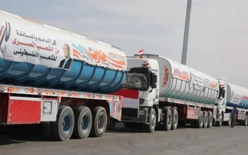 بالفيديو.. شاحنات مصرية ضخمة في رفح استعدادًا لدخول غزة . الجمال نيوز